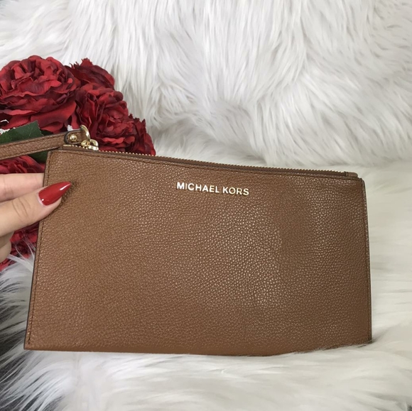 NWT MICHAEL KORS LARGE ZIP CLUTCH WRISTLET LEATHER - Picture 1 of 5